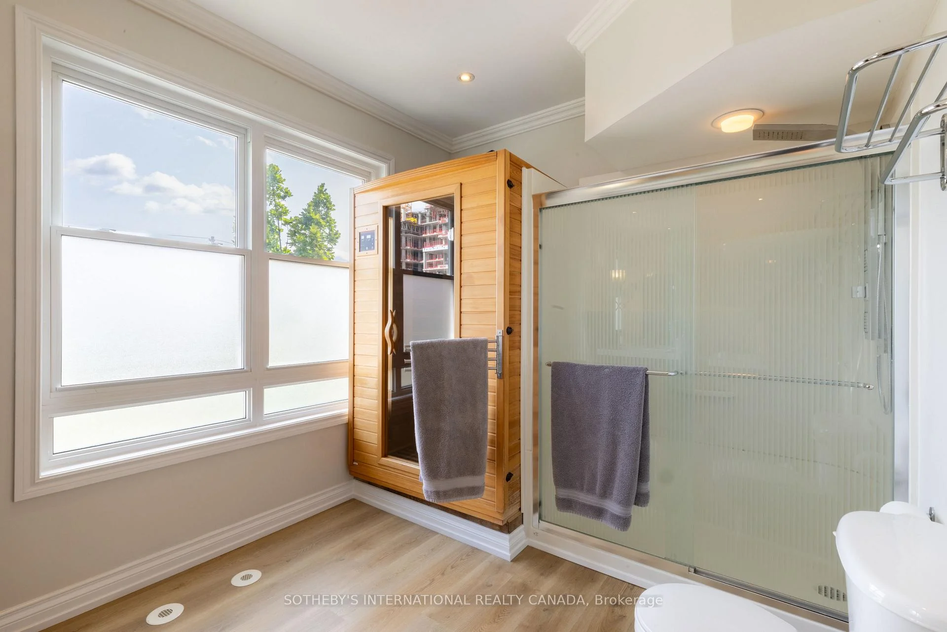 Photo 47 of 960A The Queensway, Etobicoke, Stonegate-Queensway — HOMEH