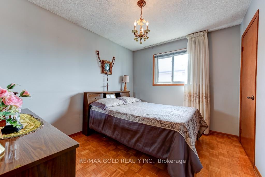Photo 17 of 70 Malcolm Crescent, Brampton, Central Park — HOMEH