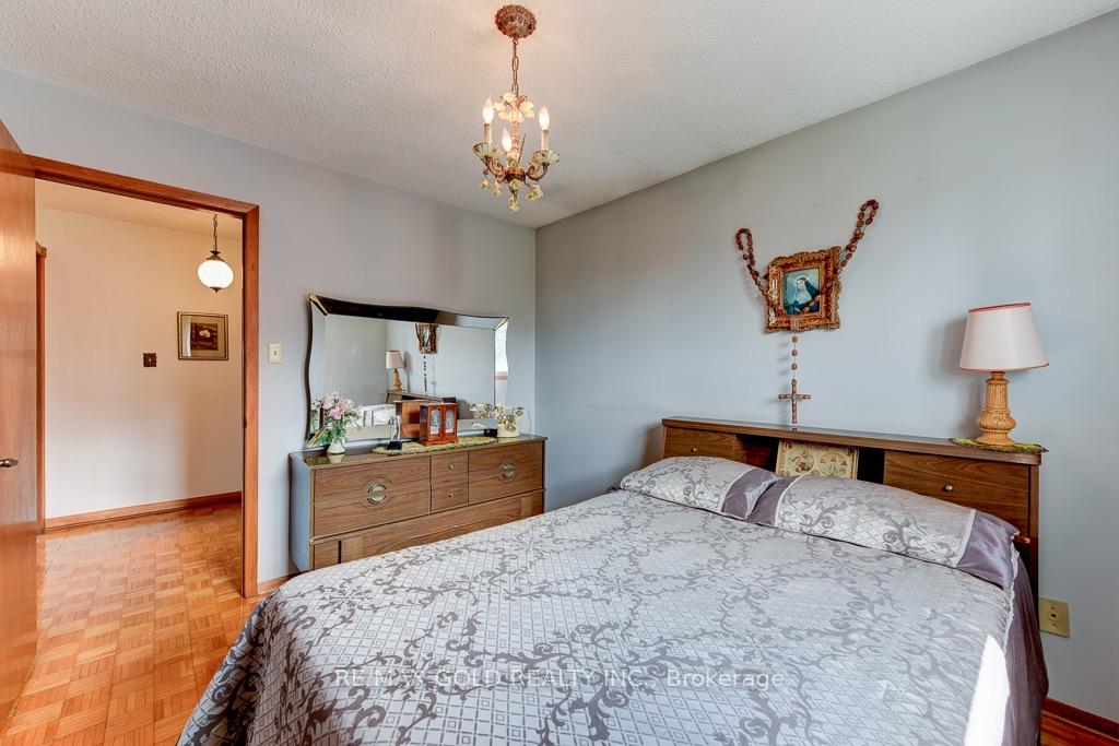 Photo 18 of 70 Malcolm Crescent, Brampton, Central Park — HOMEH
