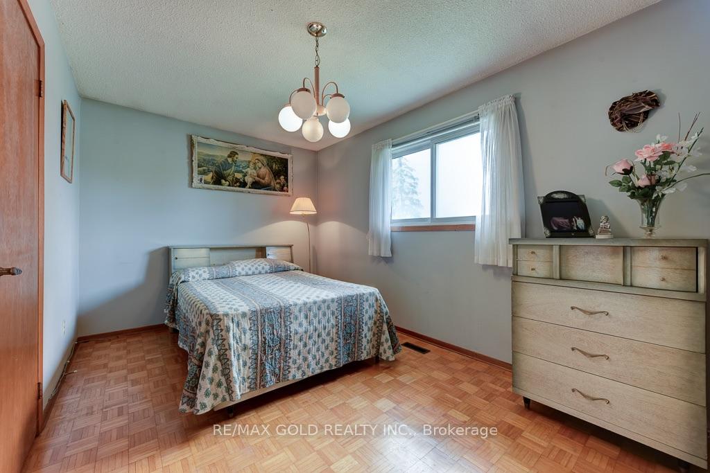 Photo 19 of 70 Malcolm Crescent, Brampton, Central Park — HOMEH