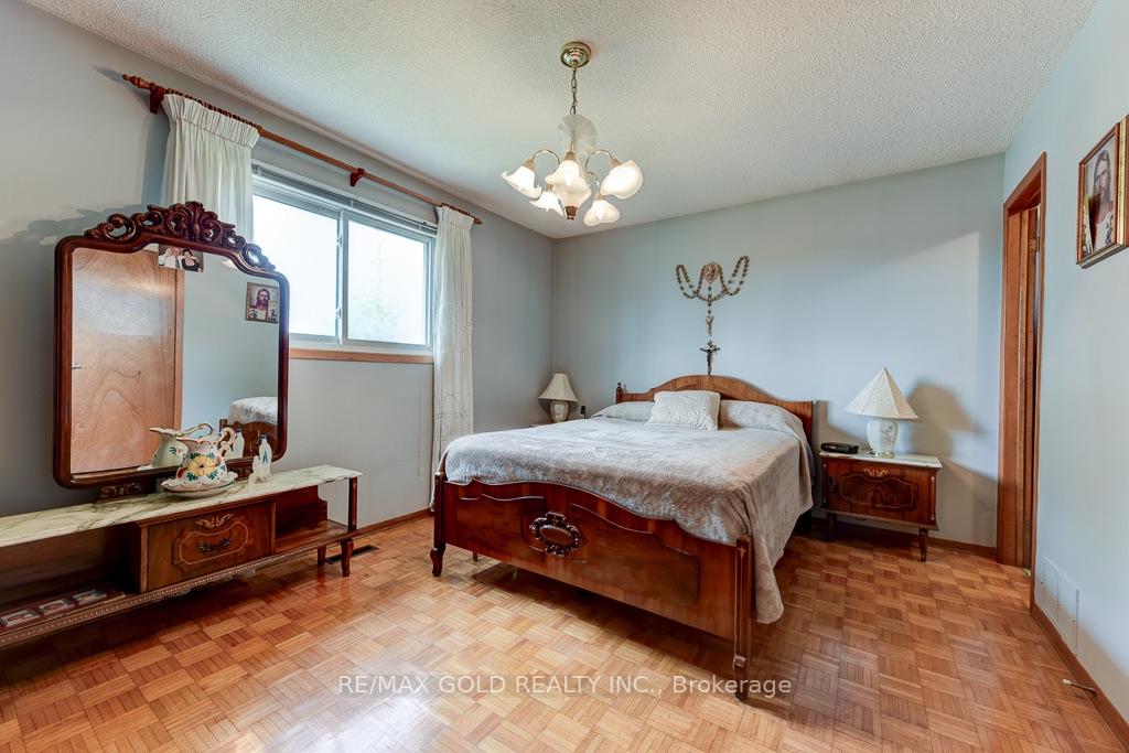 Photo 21 of 70 Malcolm Crescent, Brampton, Central Park — HOMEH