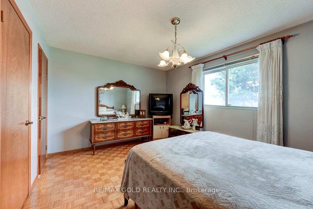 Photo 23 of 70 Malcolm Crescent, Brampton, Central Park — HOMEH