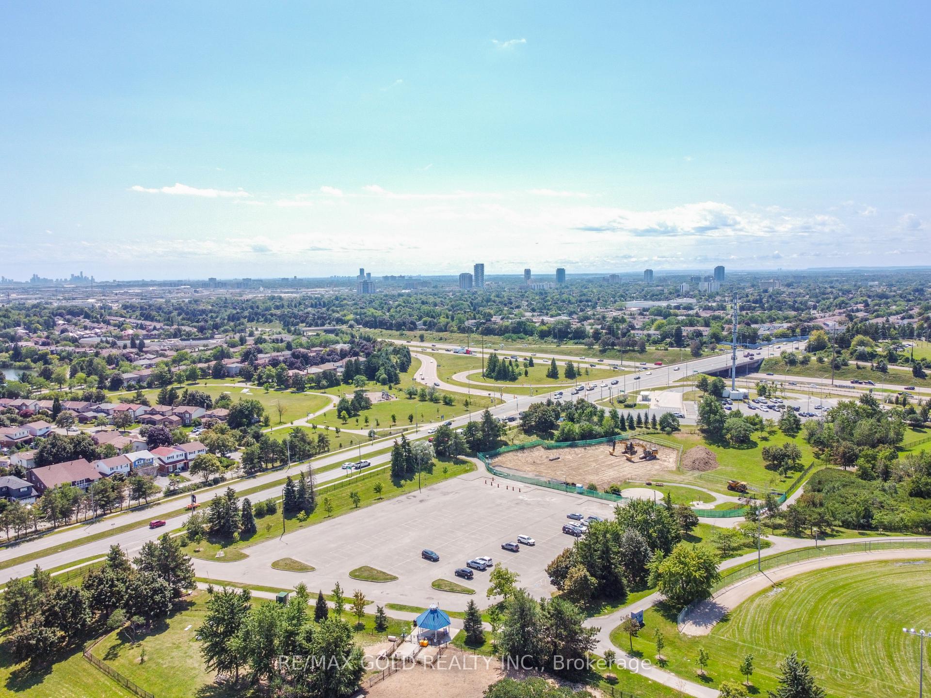 Photo 43 of 70 Malcolm Crescent, Brampton, Central Park — HOMEH