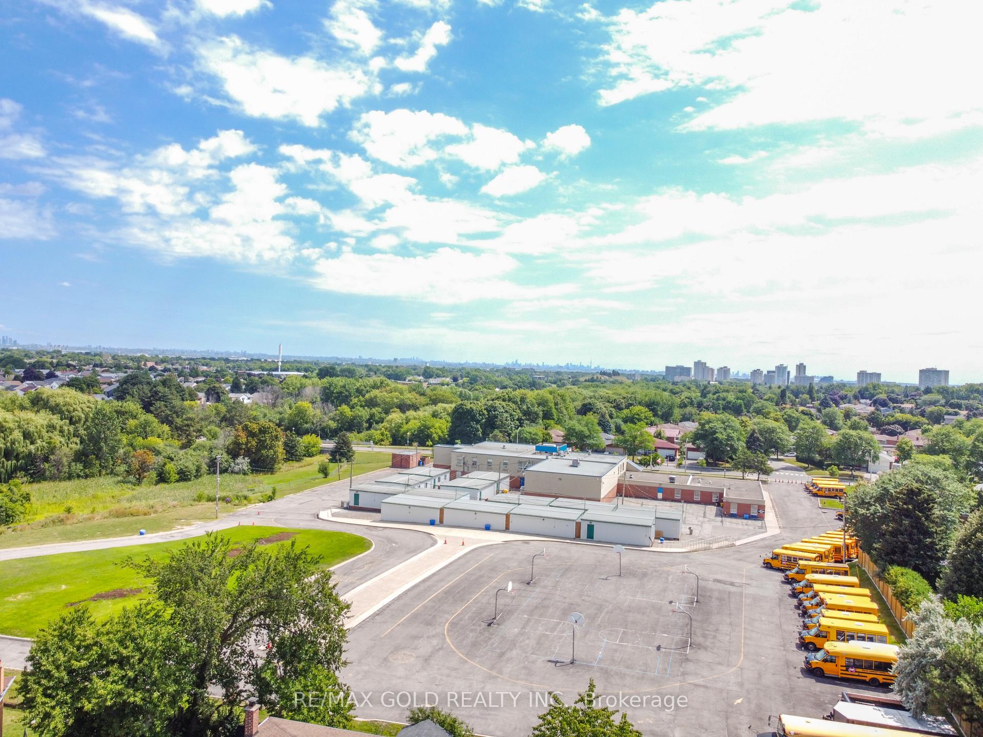 Photo 45 of 70 Malcolm Crescent, Brampton, Central Park — HOMEH