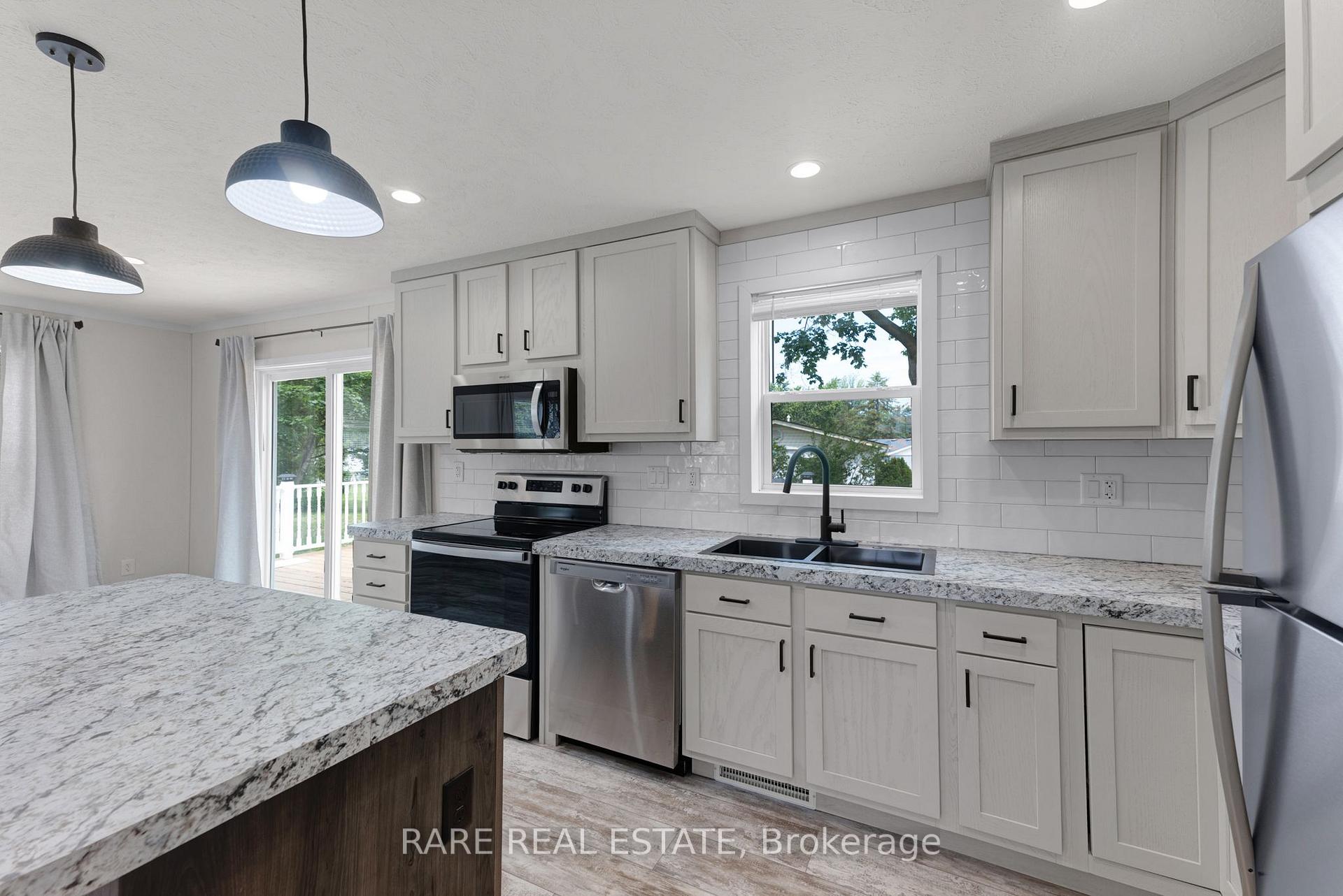 Photo 9 of 76 Linden Lane, Innisfil, Alcona — HOMEH