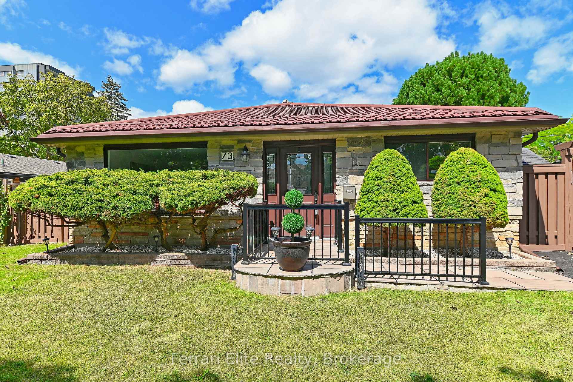 Photo 2 of 73 Farley Crescent, Etobicoke, Willowridge-Martingrove-Richview — HOMEH