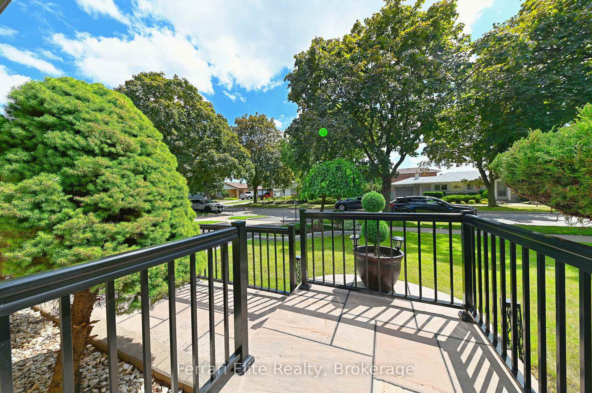 Photo 3 of 73 Farley Crescent, Etobicoke, Willowridge-Martingrove-Richview — HOMEH