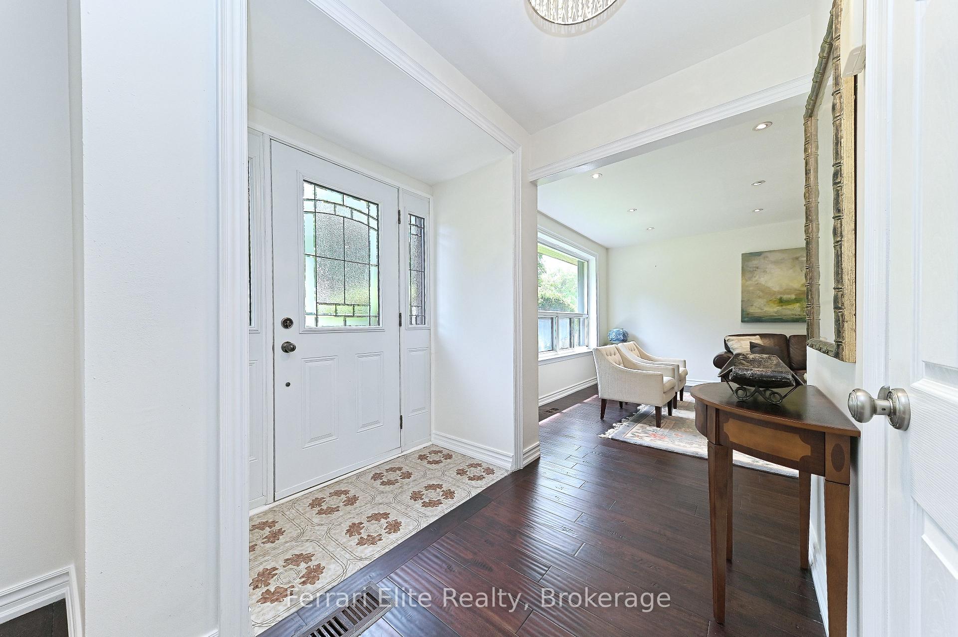 Photo 4 of 73 Farley Crescent, Etobicoke, Willowridge-Martingrove-Richview — HOMEH