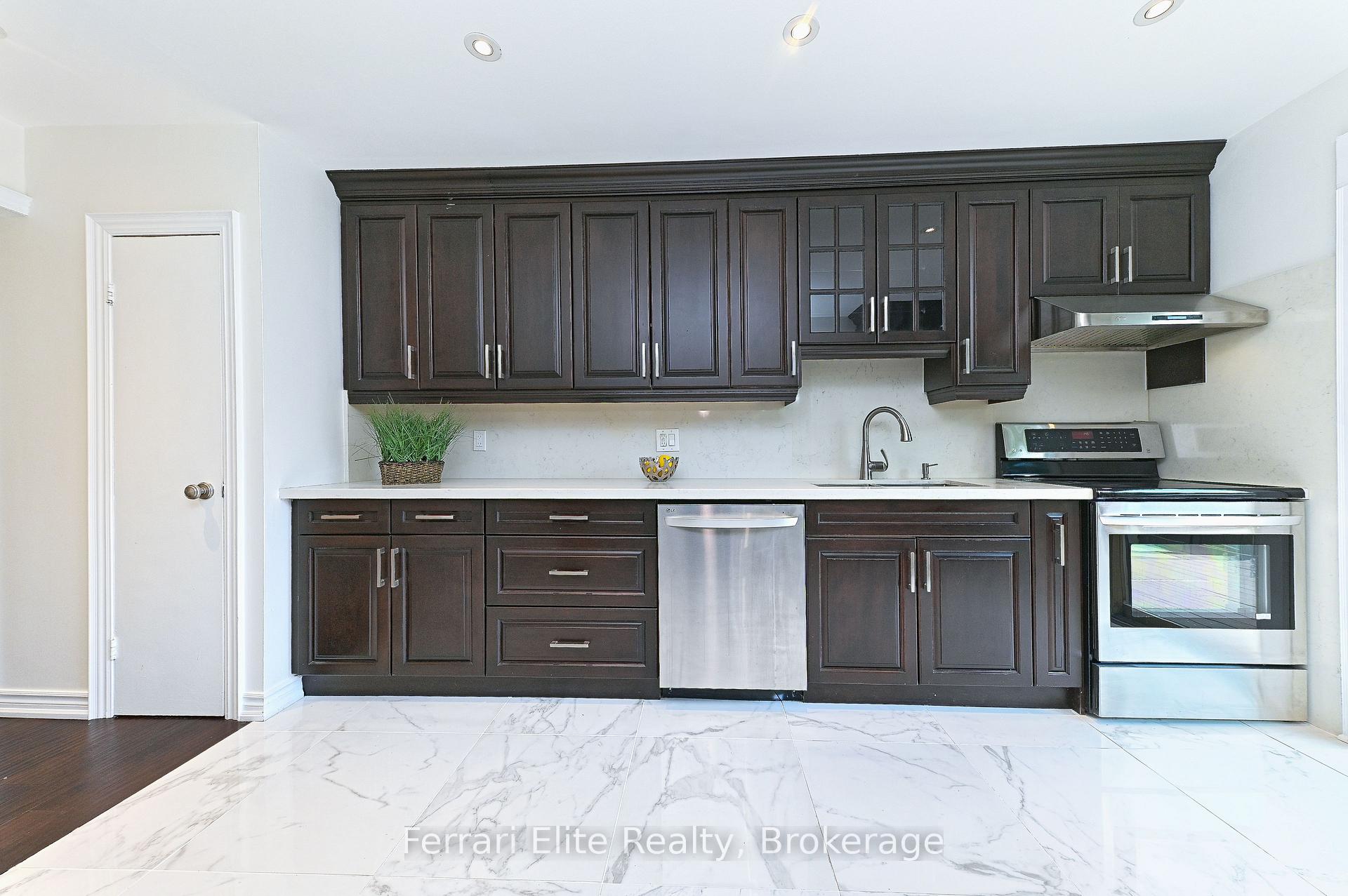 Photo 10 of 73 Farley Crescent, Etobicoke, Willowridge-Martingrove-Richview — HOMEH