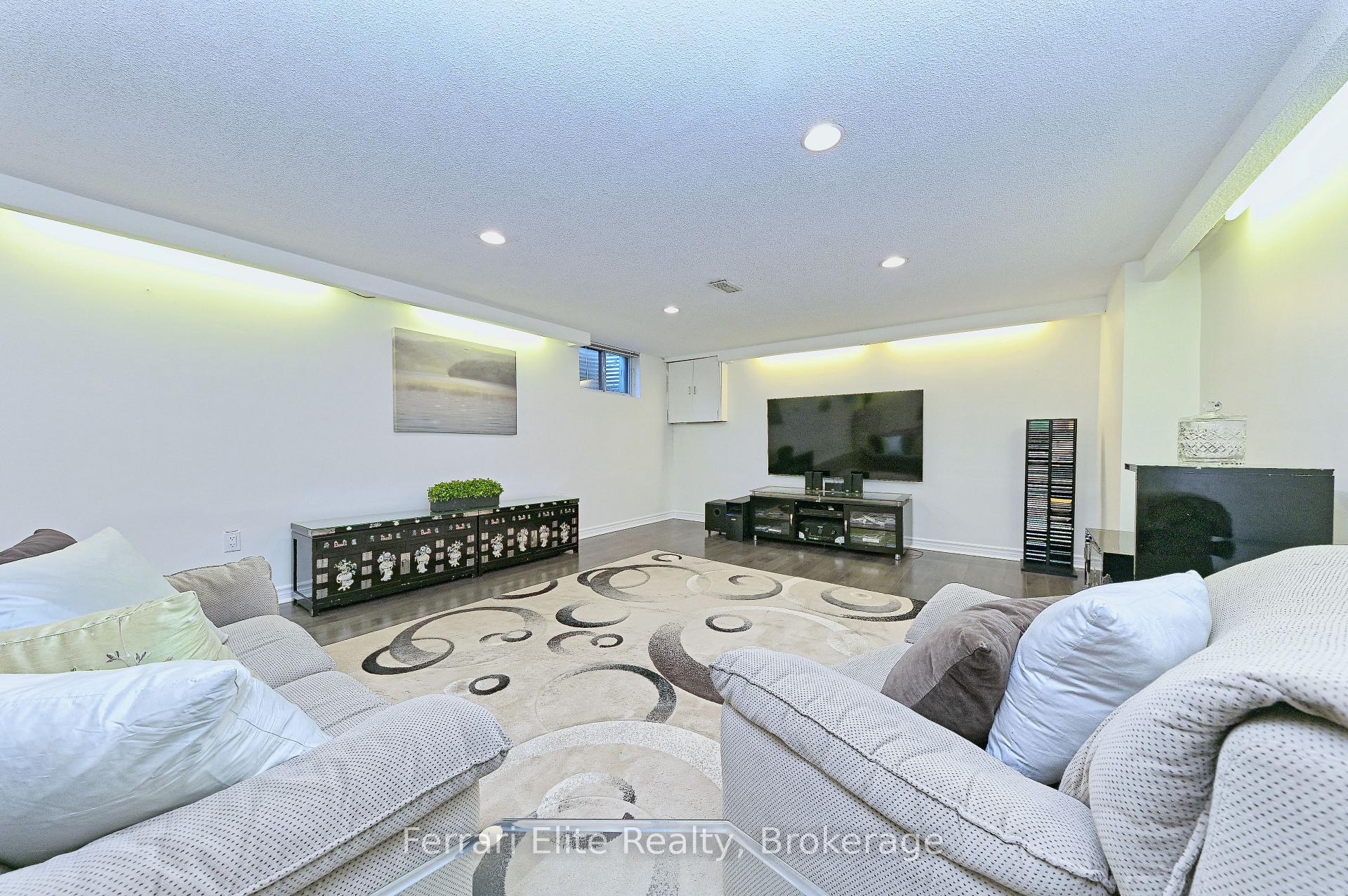 Photo 21 of 73 Farley Crescent, Etobicoke, Willowridge-Martingrove-Richview — HOMEH
