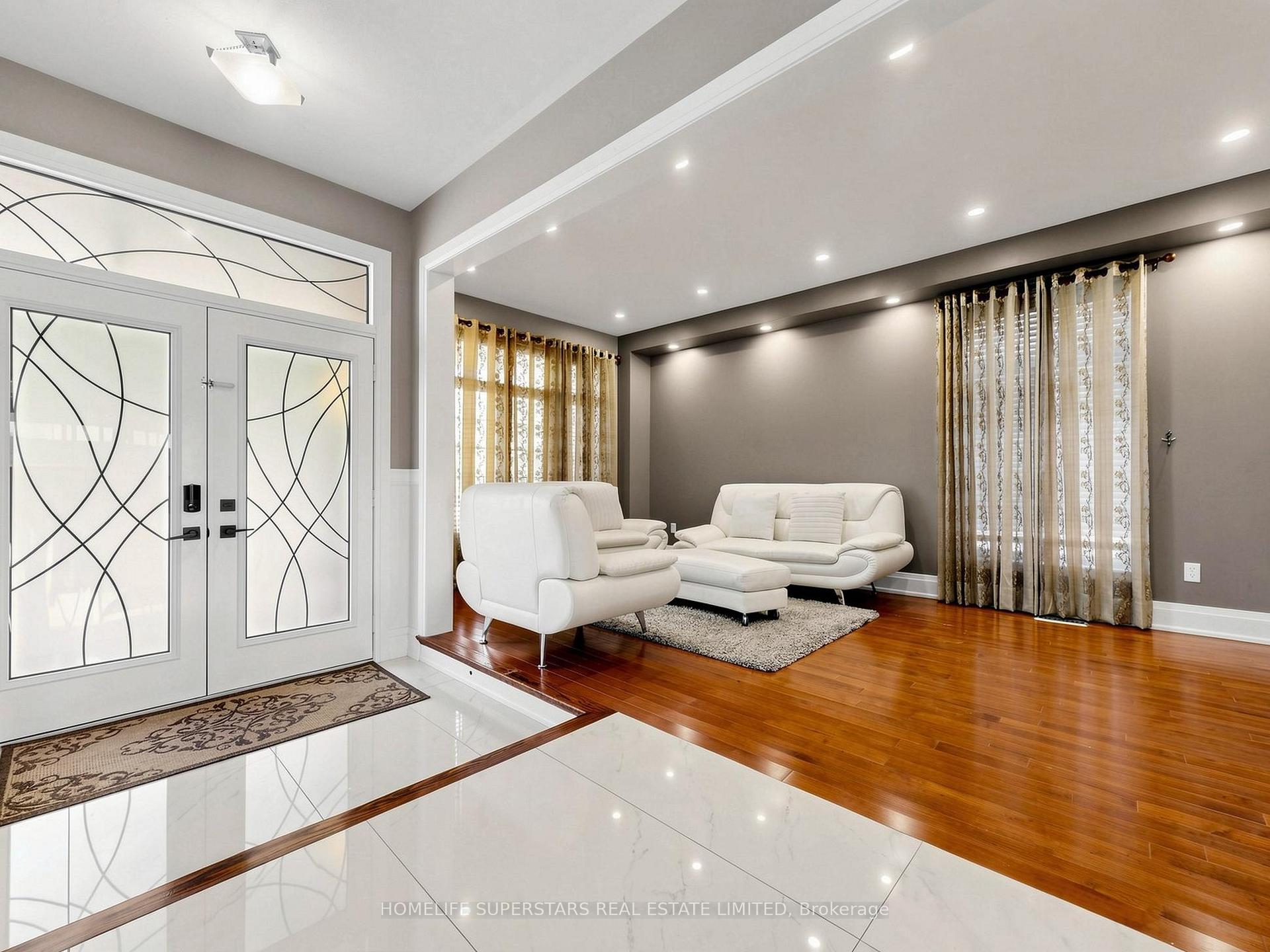 Photo 4 of 72 Egypt Drive, Brampton, Sandringham-Wellington North — HOMEH