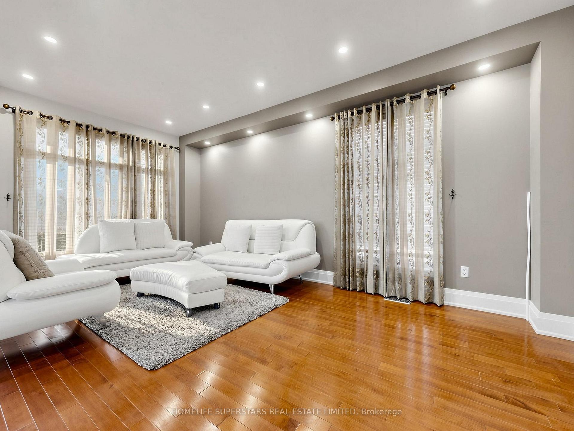 Photo 5 of 72 Egypt Drive, Brampton, Sandringham-Wellington North — HOMEH