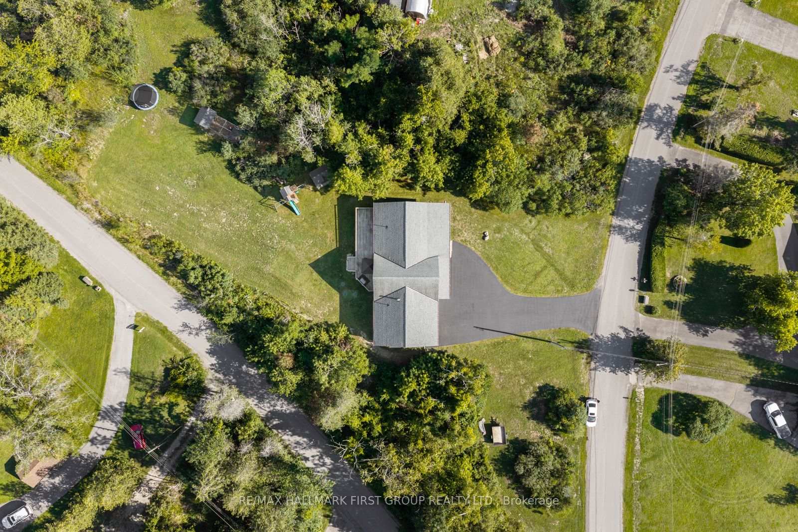 Photo 3 of 20 Lagoon Drive, Kawartha Lakes, Fenelon Falls — HOMEH