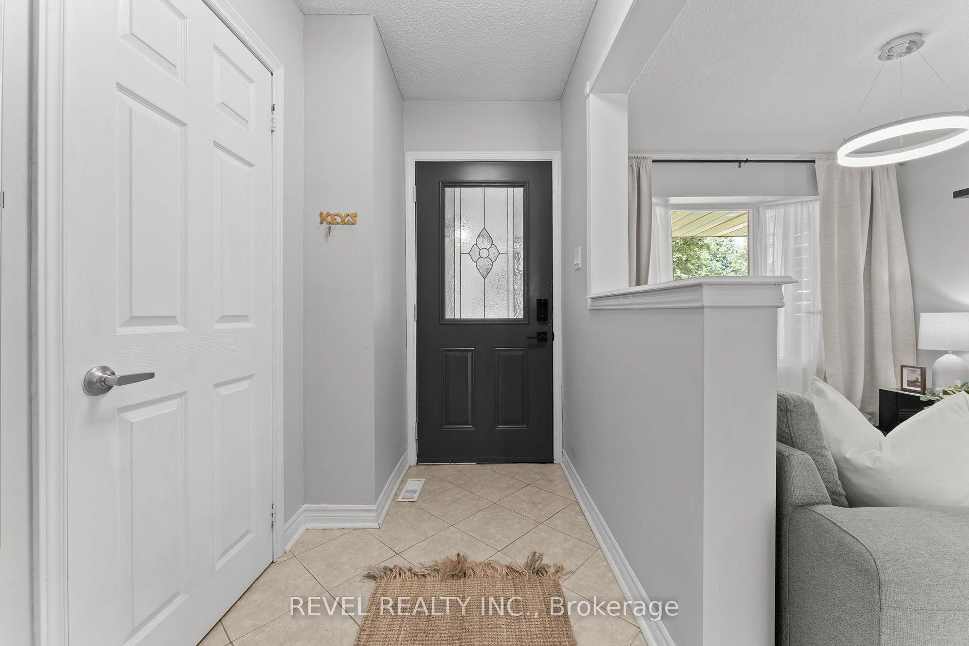 Photo 3 of 18 Longstaff Drive, Ajax, Central — HOMEH
