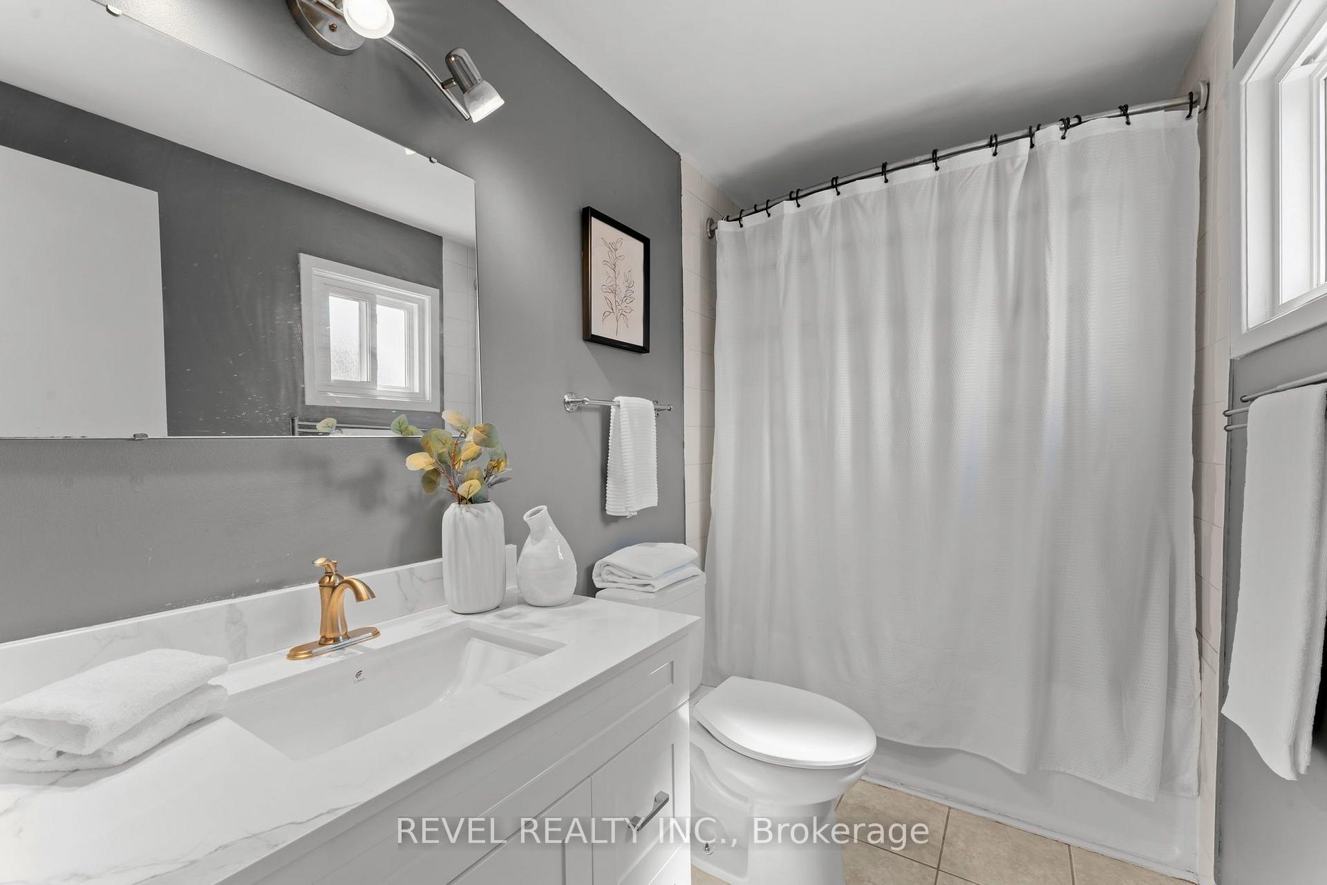 Photo 13 of 18 Longstaff Drive, Ajax, Central — HOMEH