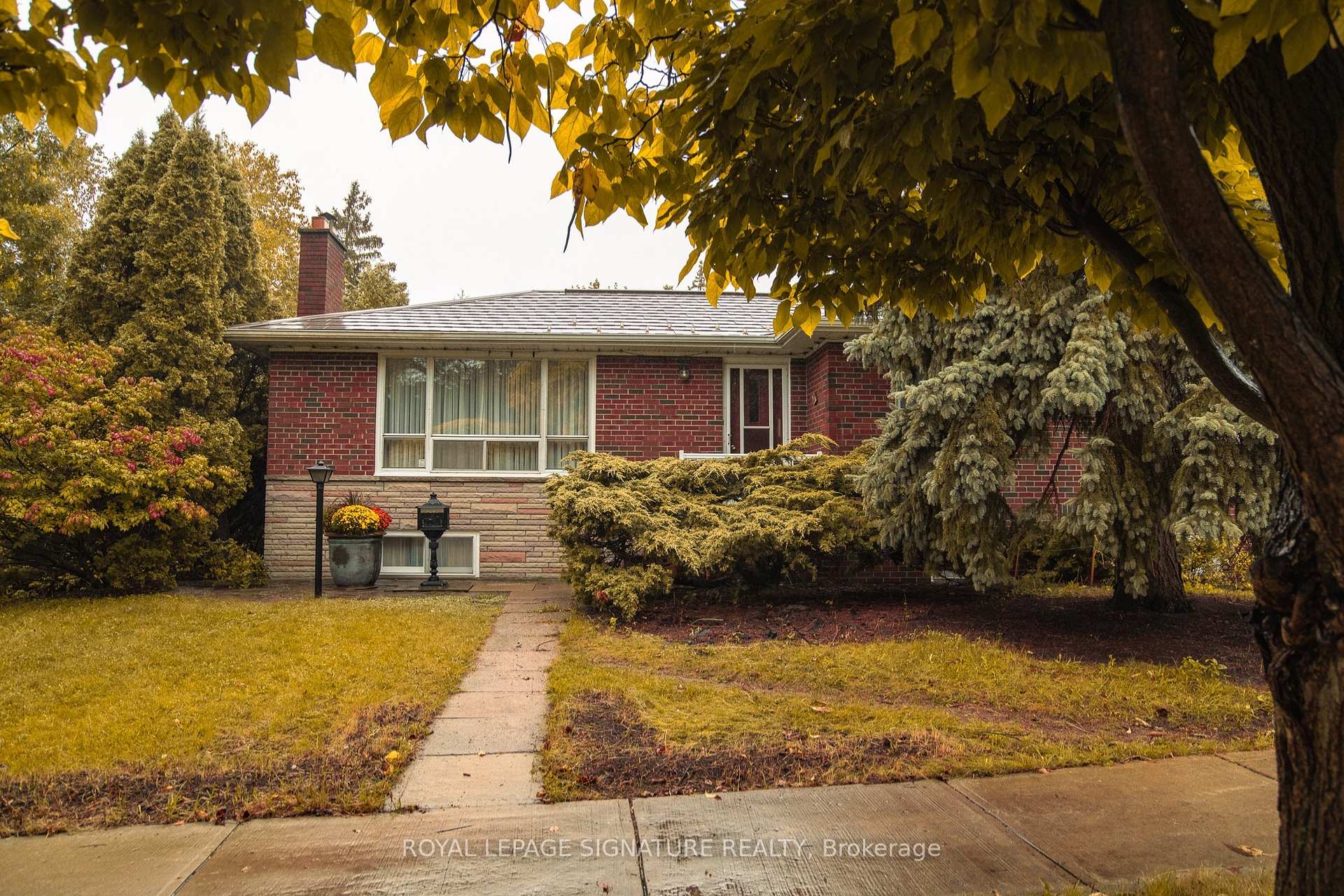 Photo 1 of 2 Brantwood Drive, Scarborough, Woburn — HOMEH