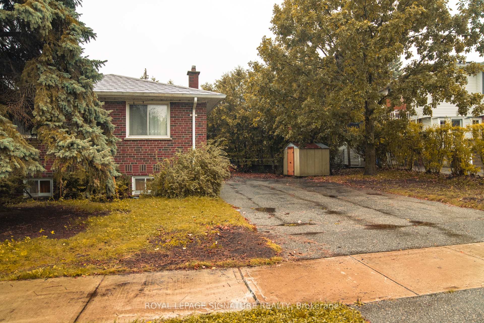 Photo 4 of 2 Brantwood Drive, Scarborough, Woburn — HOMEH
