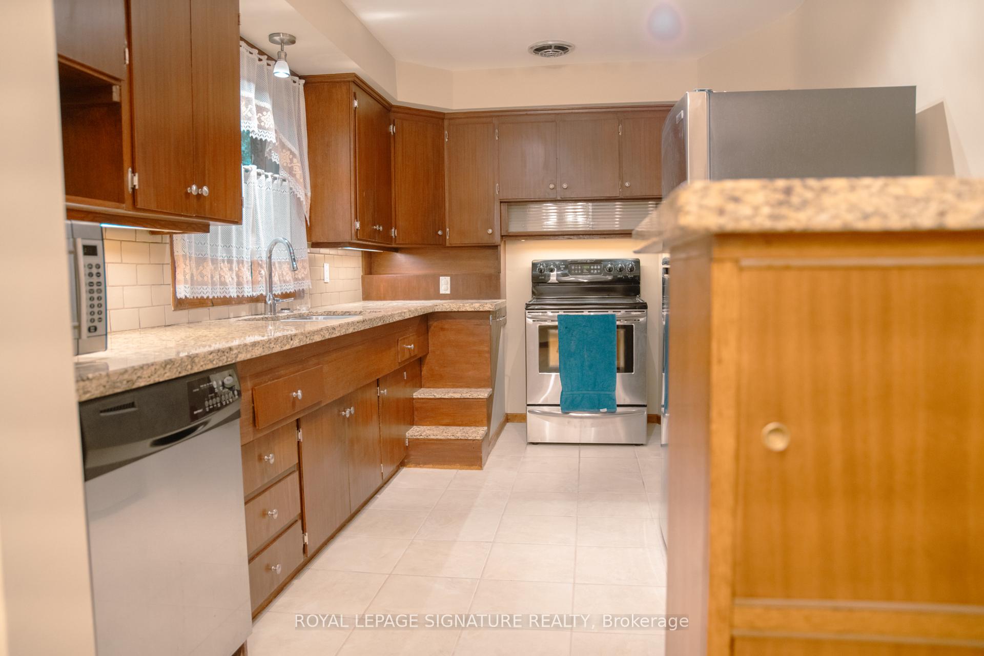 Photo 6 of 2 Brantwood Drive, Scarborough, Woburn — HOMEH