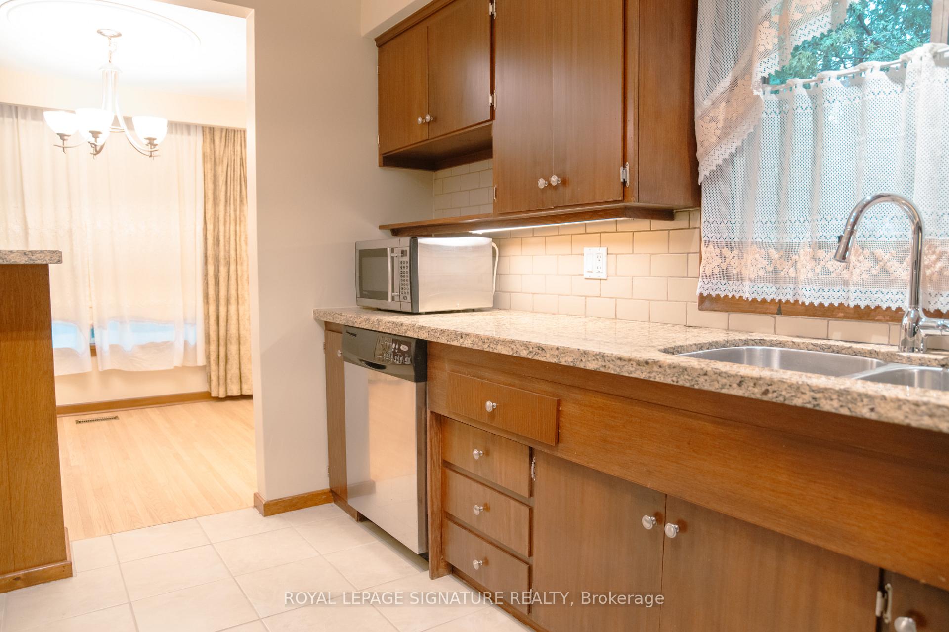 Photo 7 of 2 Brantwood Drive, Scarborough, Woburn — HOMEH