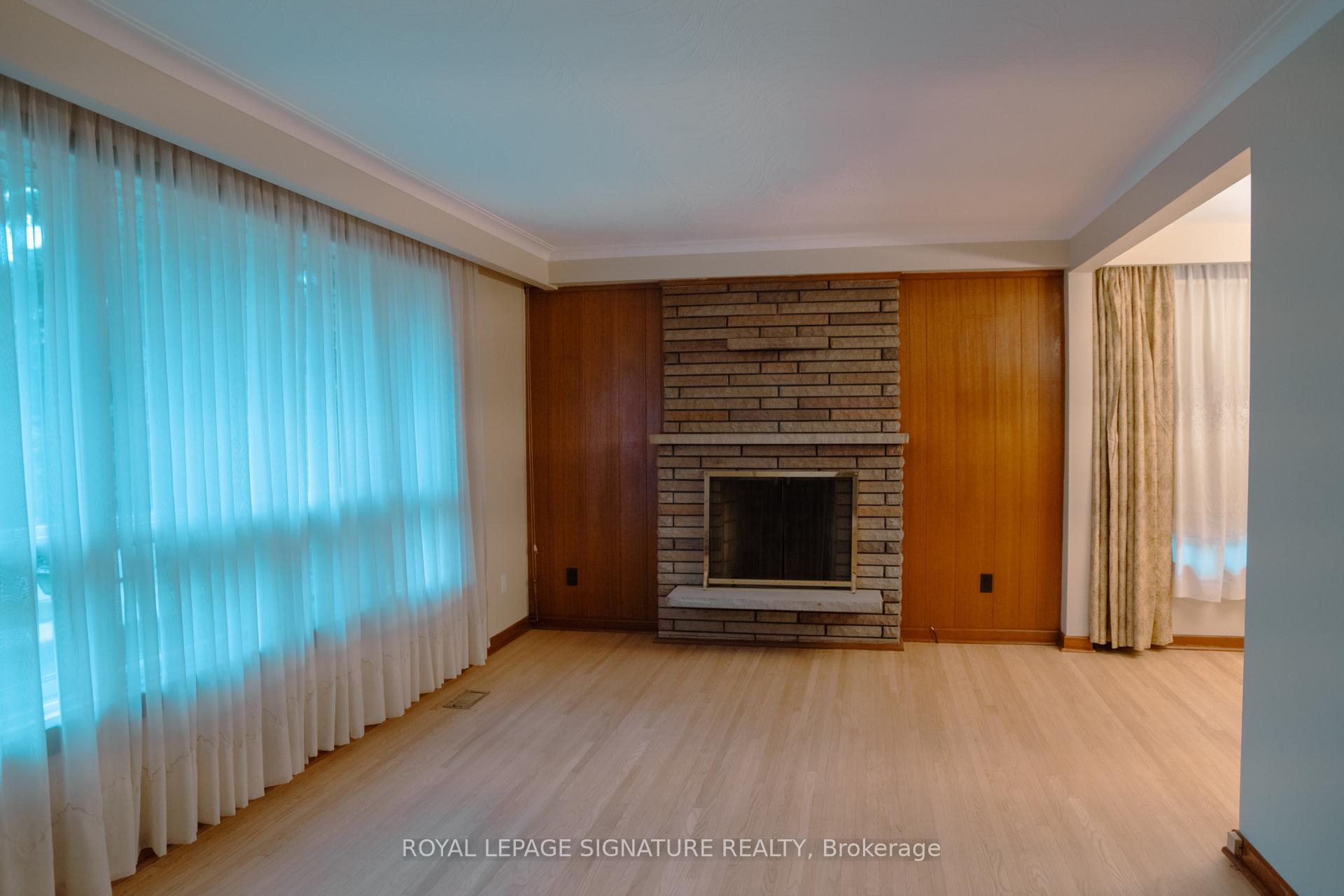 Photo 9 of 2 Brantwood Drive, Scarborough, Woburn — HOMEH