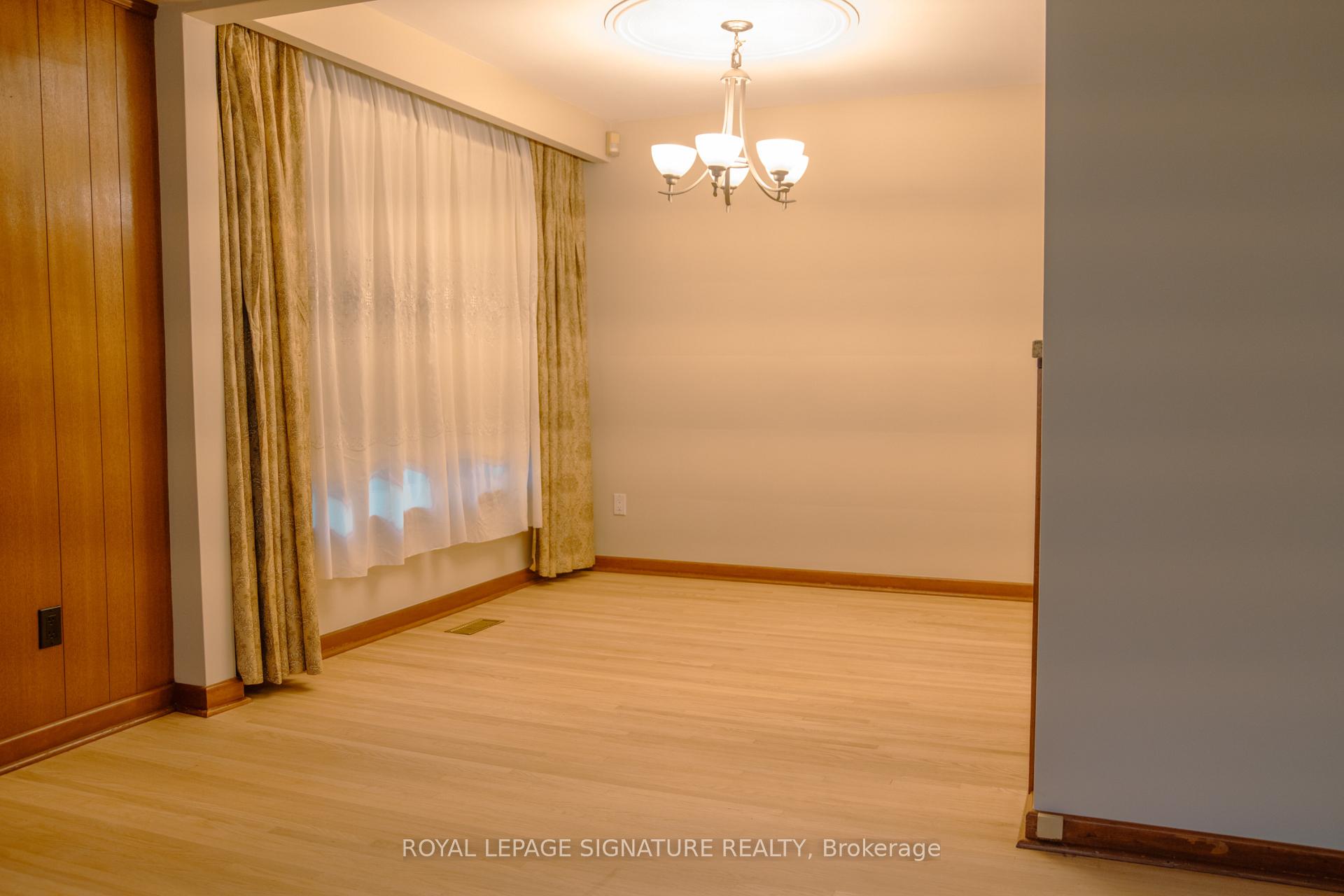 Photo 11 of 2 Brantwood Drive, Scarborough, Woburn — HOMEH
