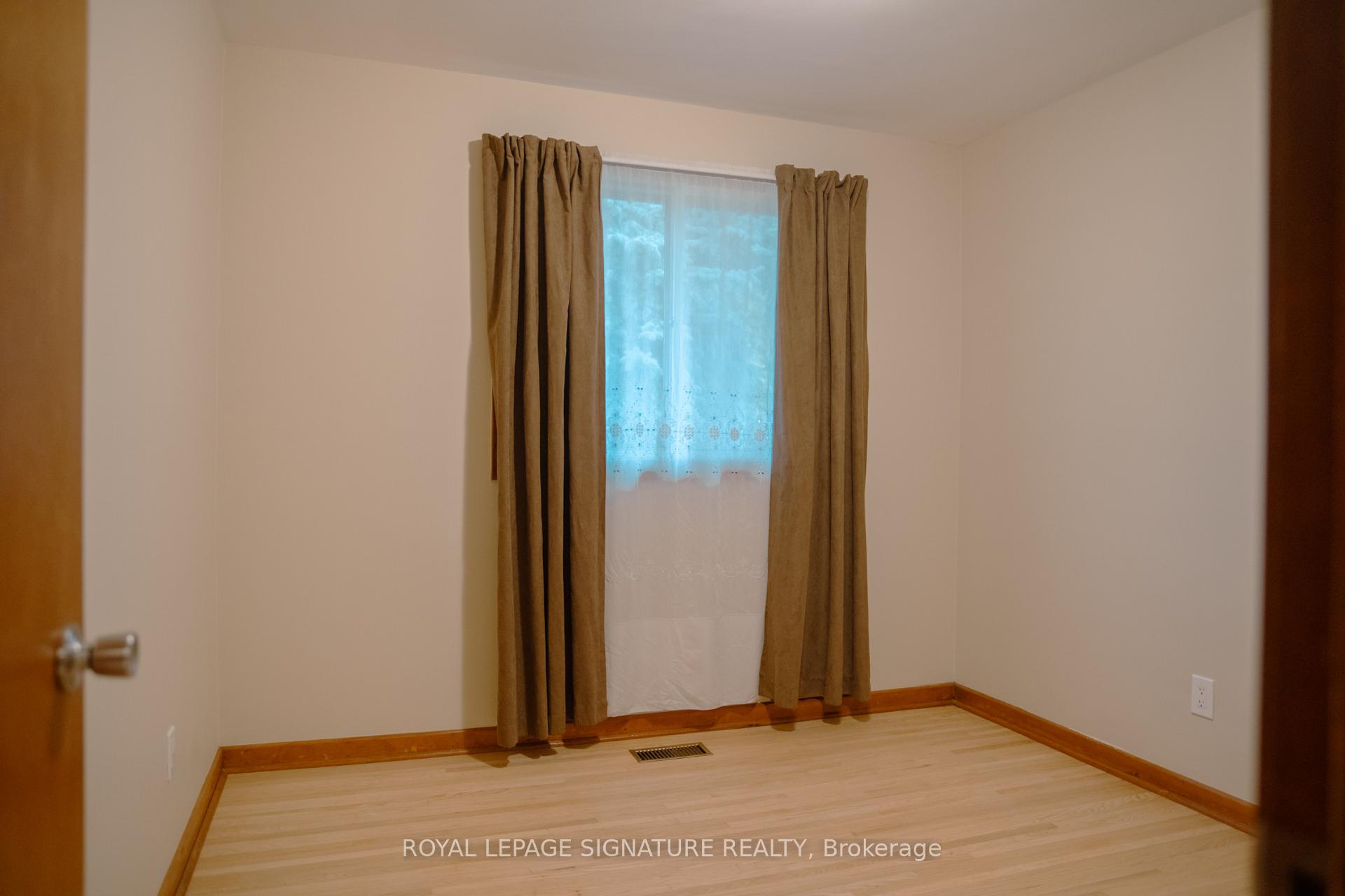 Photo 18 of 2 Brantwood Drive, Scarborough, Woburn — HOMEH