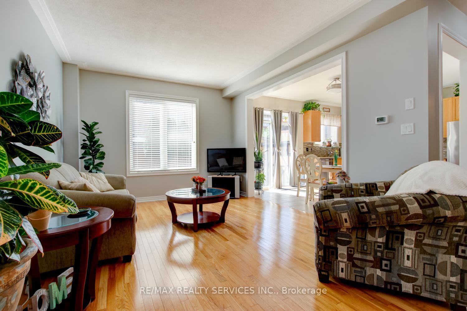 Photo 5 of 35 Hardgate Crescent, Brampton, Northwest Sandalwood Parkway — HOMEH