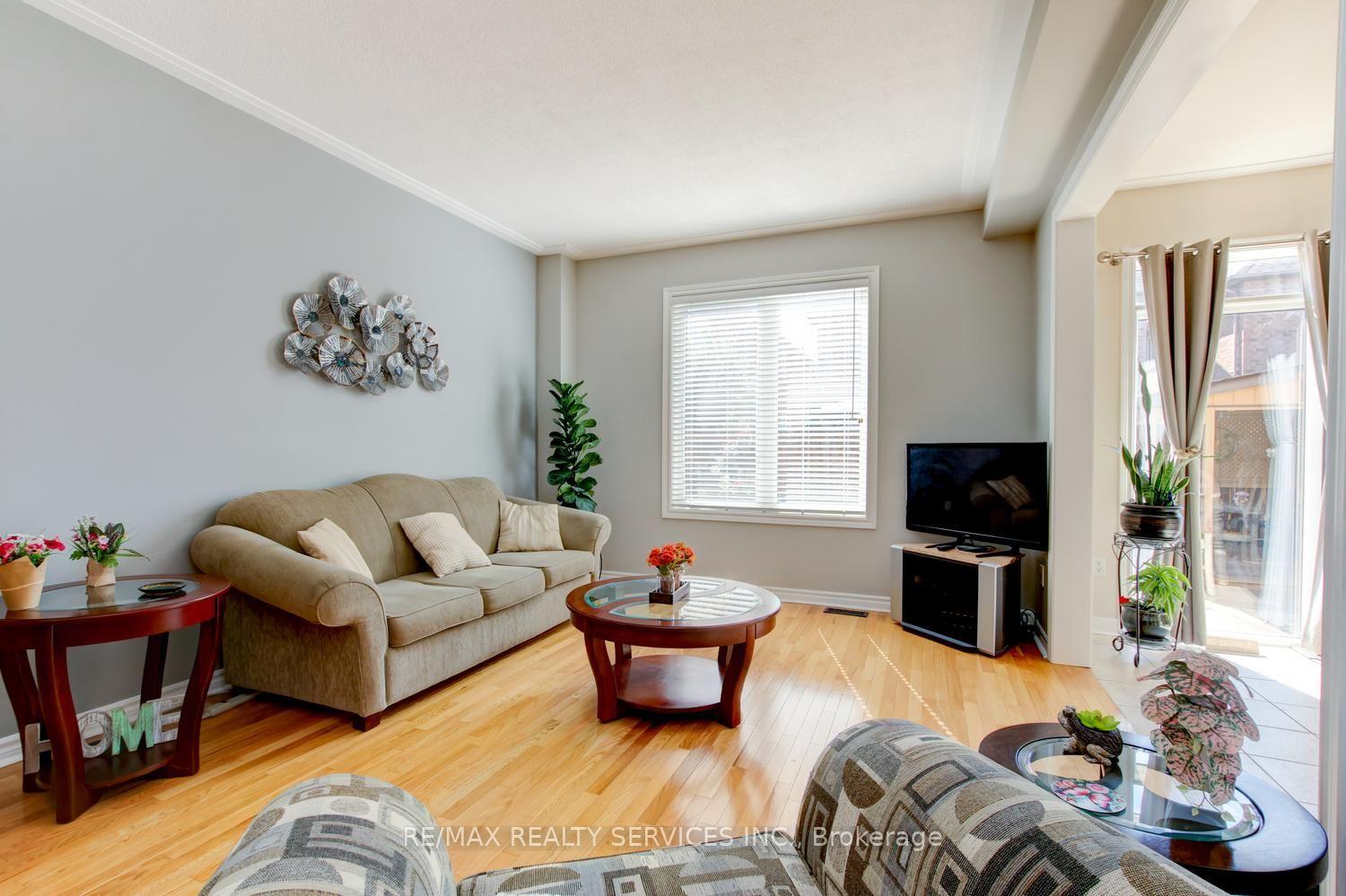 Photo 6 of 35 Hardgate Crescent, Brampton, Northwest Sandalwood Parkway — HOMEH