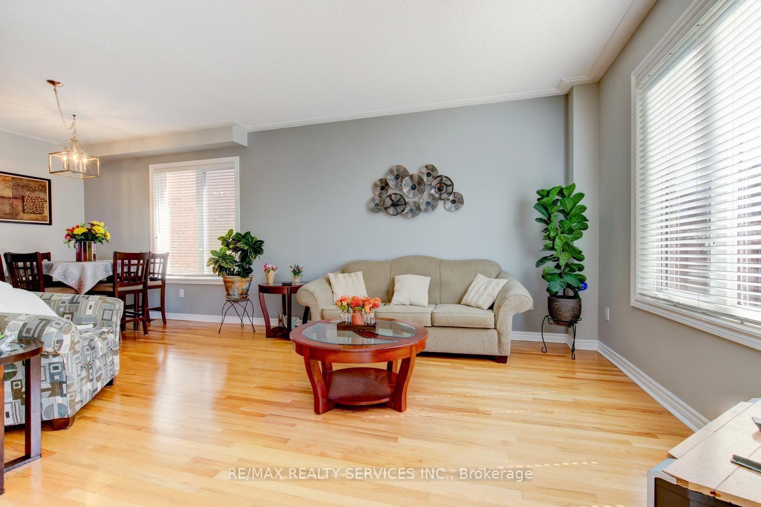 Photo 7 of 35 Hardgate Crescent, Brampton, Northwest Sandalwood Parkway — HOMEH