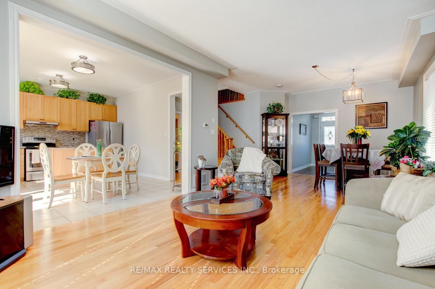 Photo 8 of 35 Hardgate Crescent, Brampton, Northwest Sandalwood Parkway — HOMEH