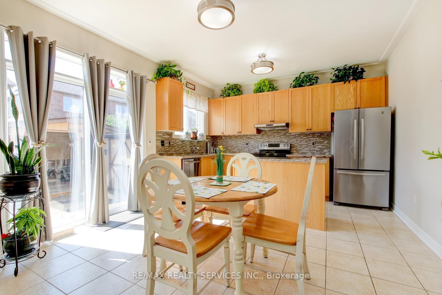 Photo 10 of 35 Hardgate Crescent, Brampton, Northwest Sandalwood Parkway — HOMEH