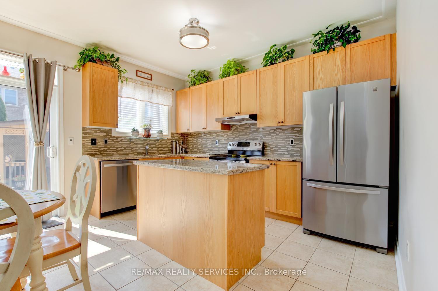 Photo 11 of 35 Hardgate Crescent, Brampton, Northwest Sandalwood Parkway — HOMEH