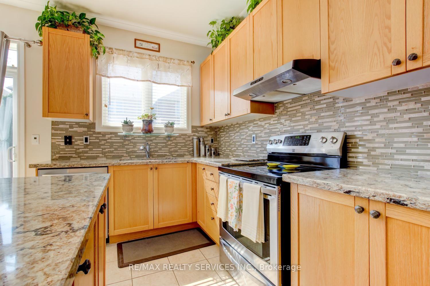 Photo 12 of 35 Hardgate Crescent, Brampton, Northwest Sandalwood Parkway — HOMEH