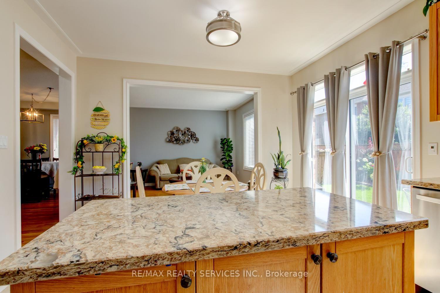 Photo 14 of 35 Hardgate Crescent, Brampton, Northwest Sandalwood Parkway — HOMEH