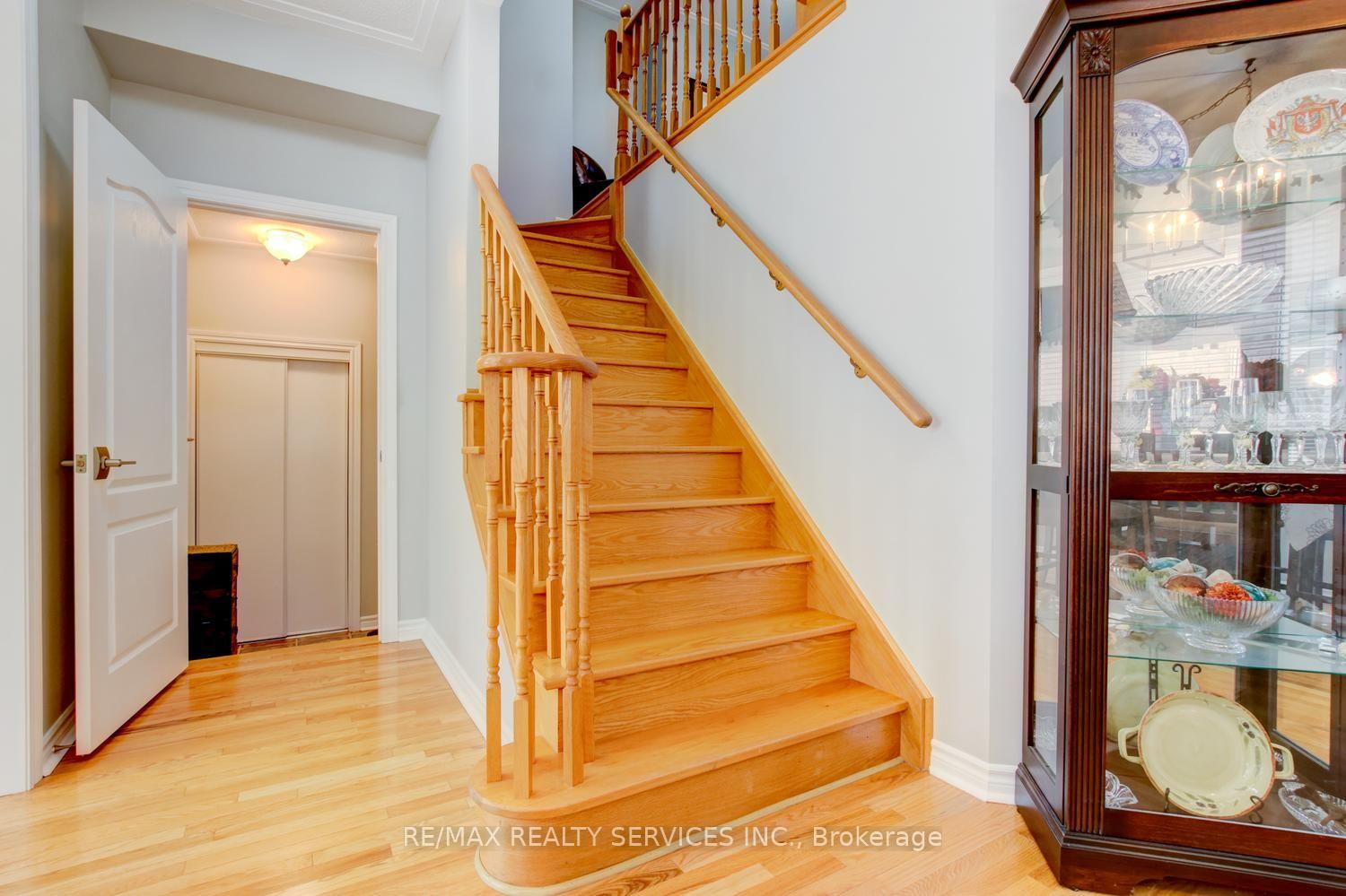 Photo 17 of 35 Hardgate Crescent, Brampton, Northwest Sandalwood Parkway — HOMEH