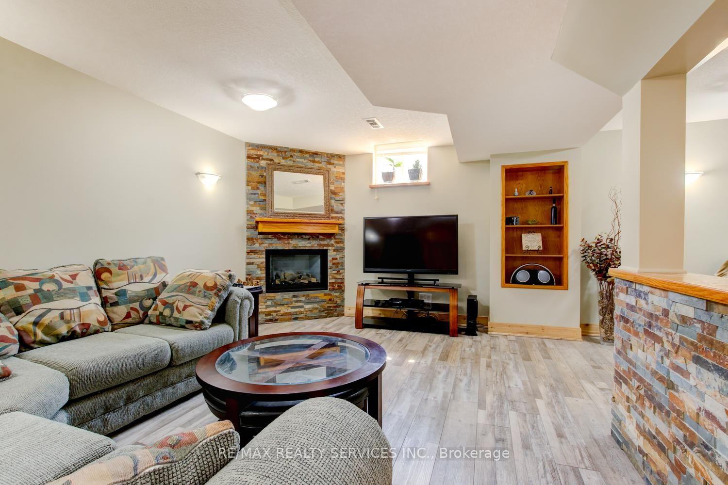 Photo 32 of 35 Hardgate Crescent, Brampton, Northwest Sandalwood Parkway — HOMEH