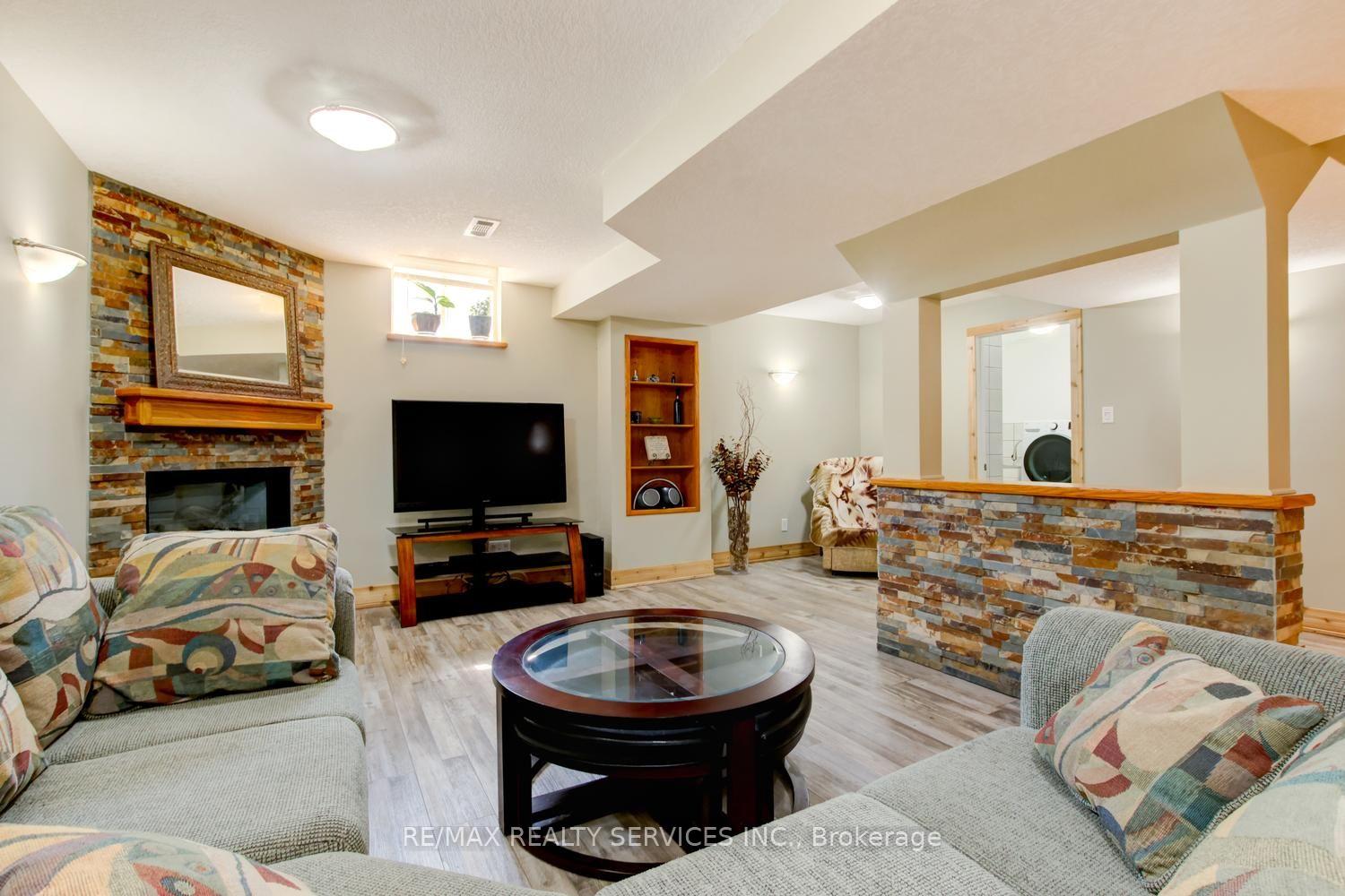 Photo 33 of 35 Hardgate Crescent, Brampton, Northwest Sandalwood Parkway — HOMEH