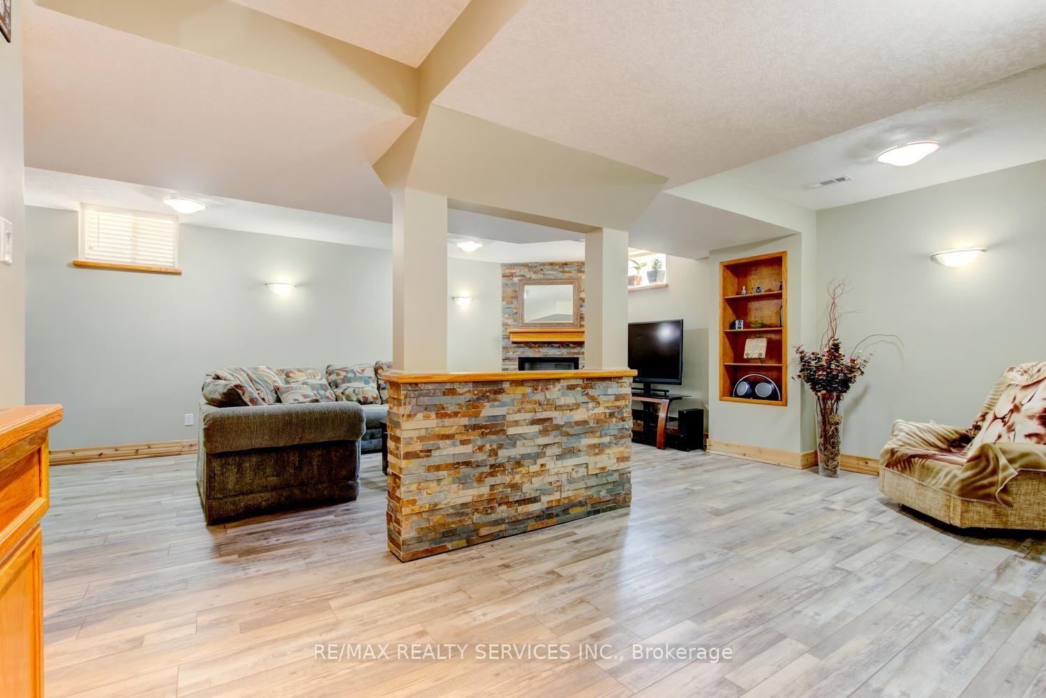 Photo 36 of 35 Hardgate Crescent, Brampton, Northwest Sandalwood Parkway — HOMEH