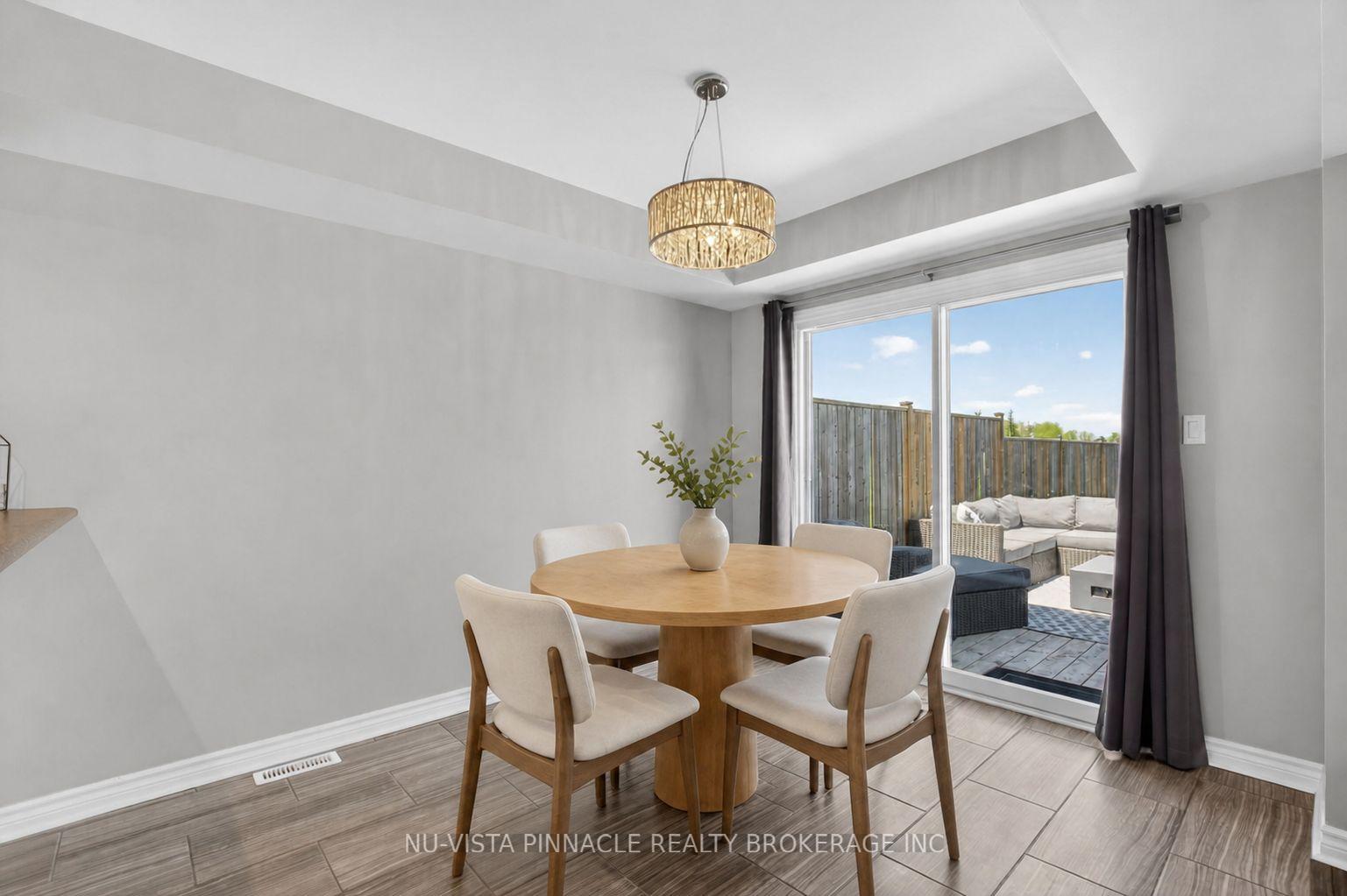 Photo 4 of 1488 Evans Boulevard, London, South U — HOMEH