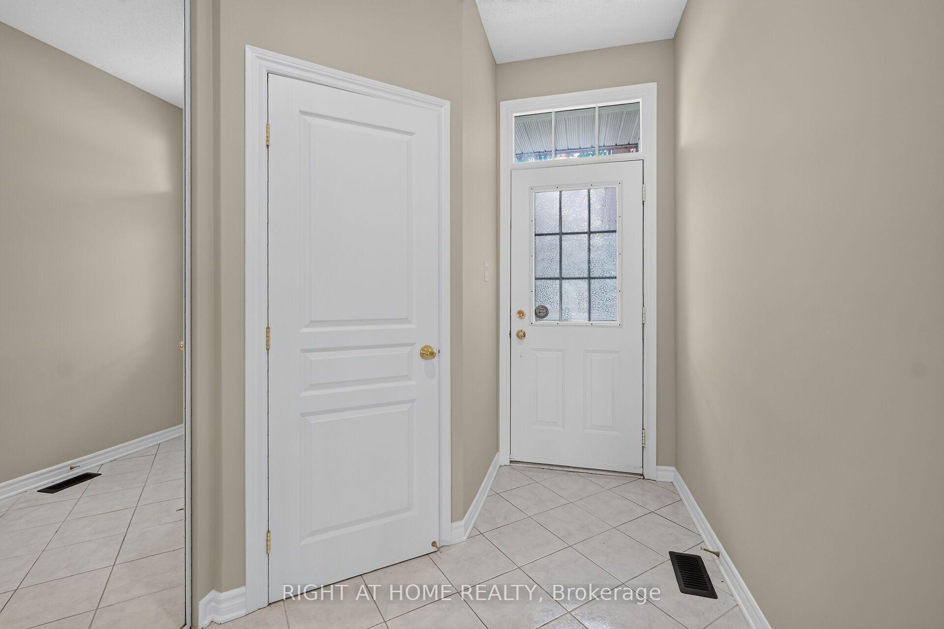 Photo 3 of 2022 Melette Crescent, Ottawa, Avalon East — HOMEH