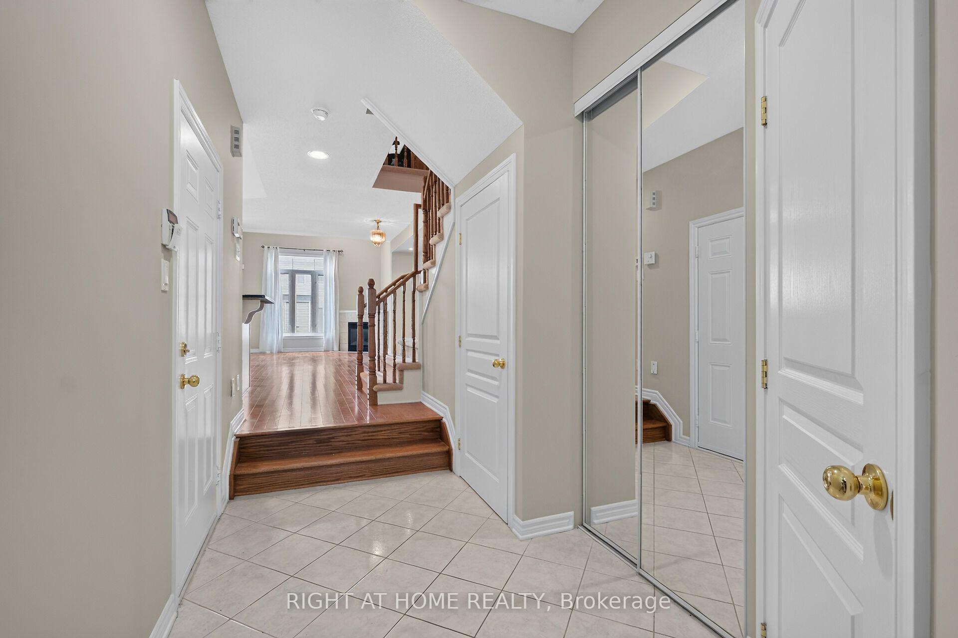 Photo 4 of 2022 Melette Crescent, Ottawa, Avalon East — HOMEH