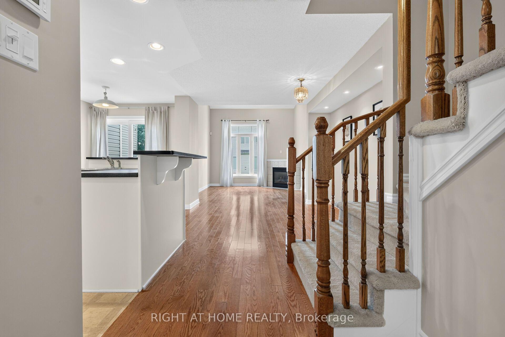 Photo 5 of 2022 Melette Crescent, Ottawa, Avalon East — HOMEH