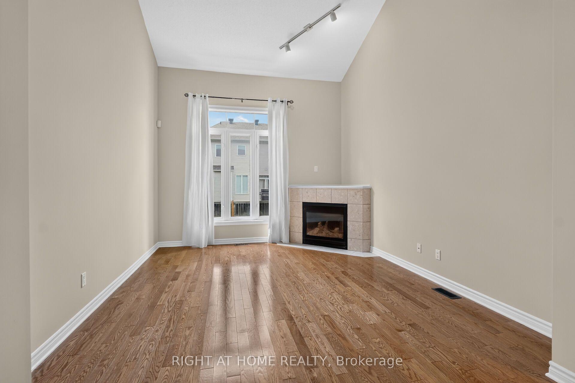 Photo 7 of 2022 Melette Crescent, Ottawa, Avalon East — HOMEH