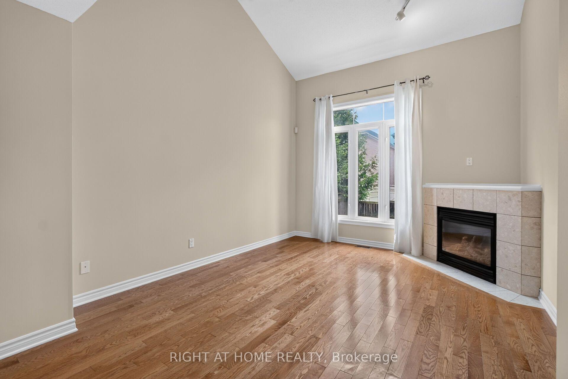 Photo 9 of 2022 Melette Crescent, Ottawa, Avalon East — HOMEH