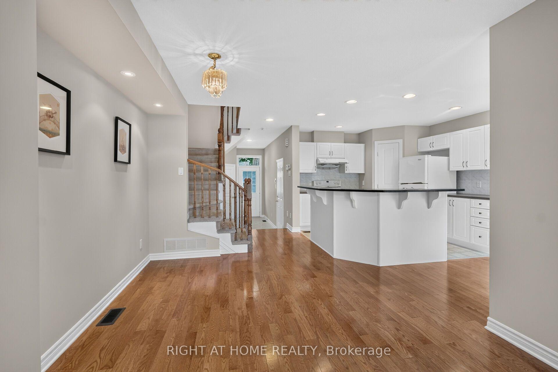 Photo 11 of 2022 Melette Crescent, Ottawa, Avalon East — HOMEH