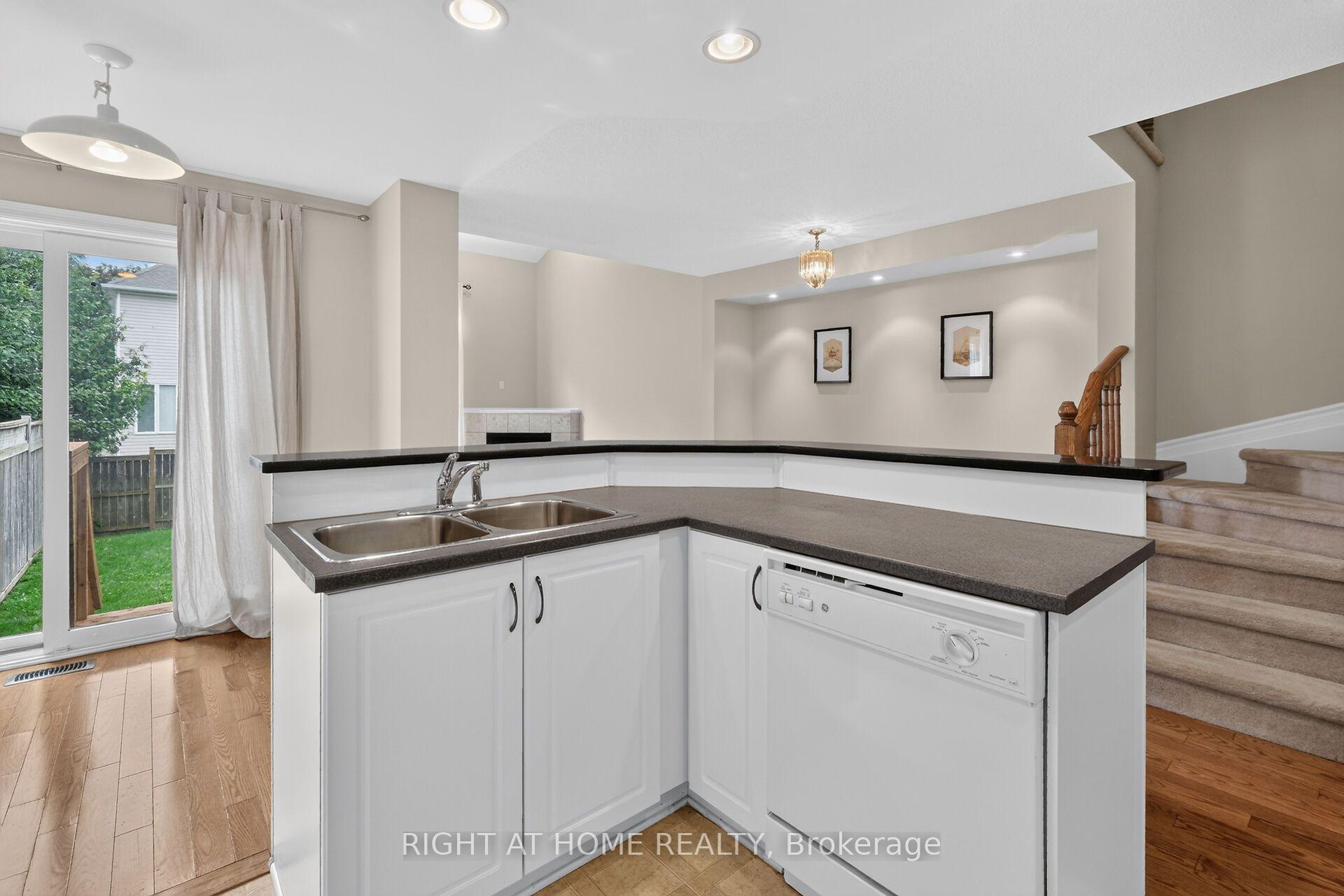 Photo 15 of 2022 Melette Crescent, Ottawa, Avalon East — HOMEH