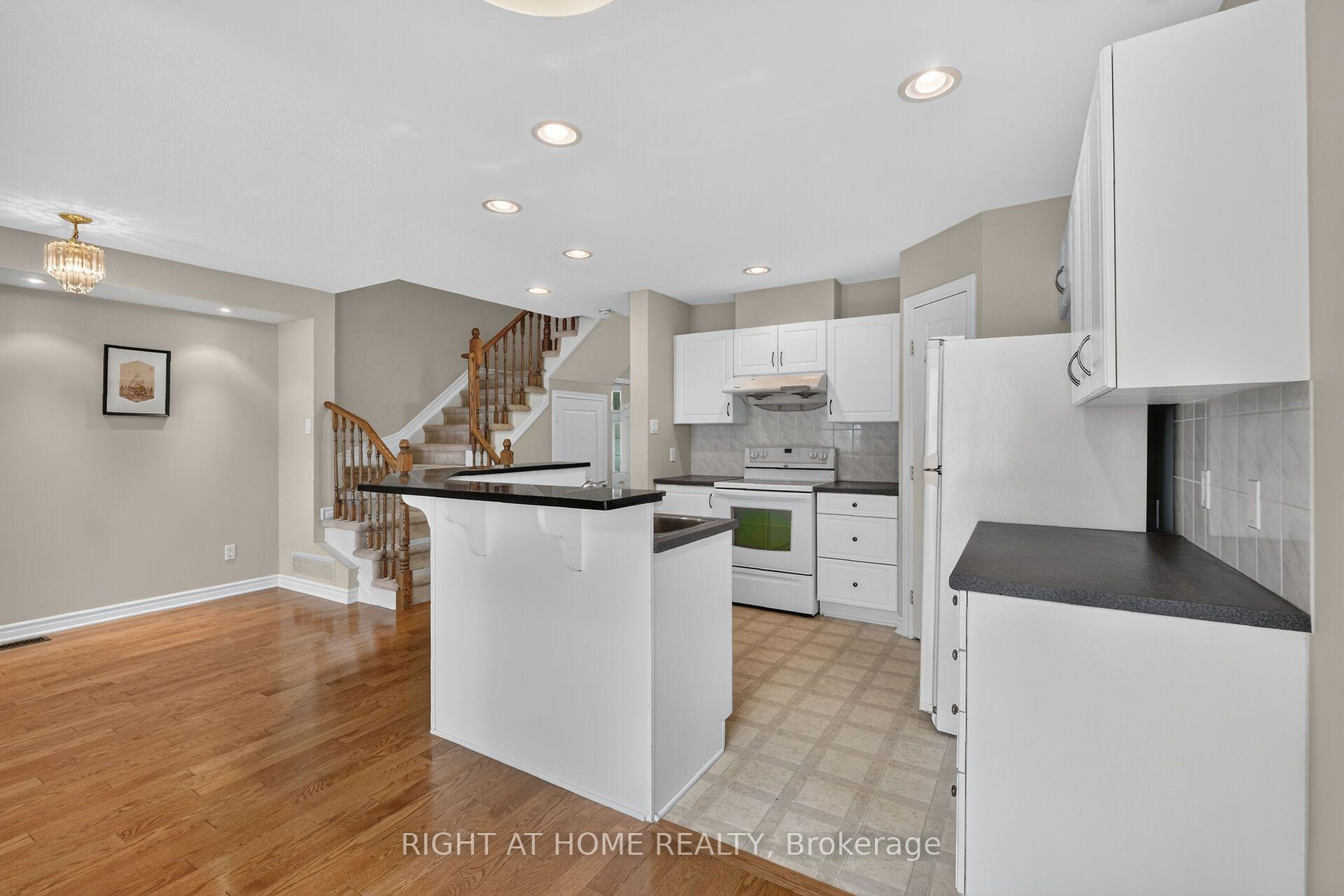 Photo 16 of 2022 Melette Crescent, Ottawa, Avalon East — HOMEH