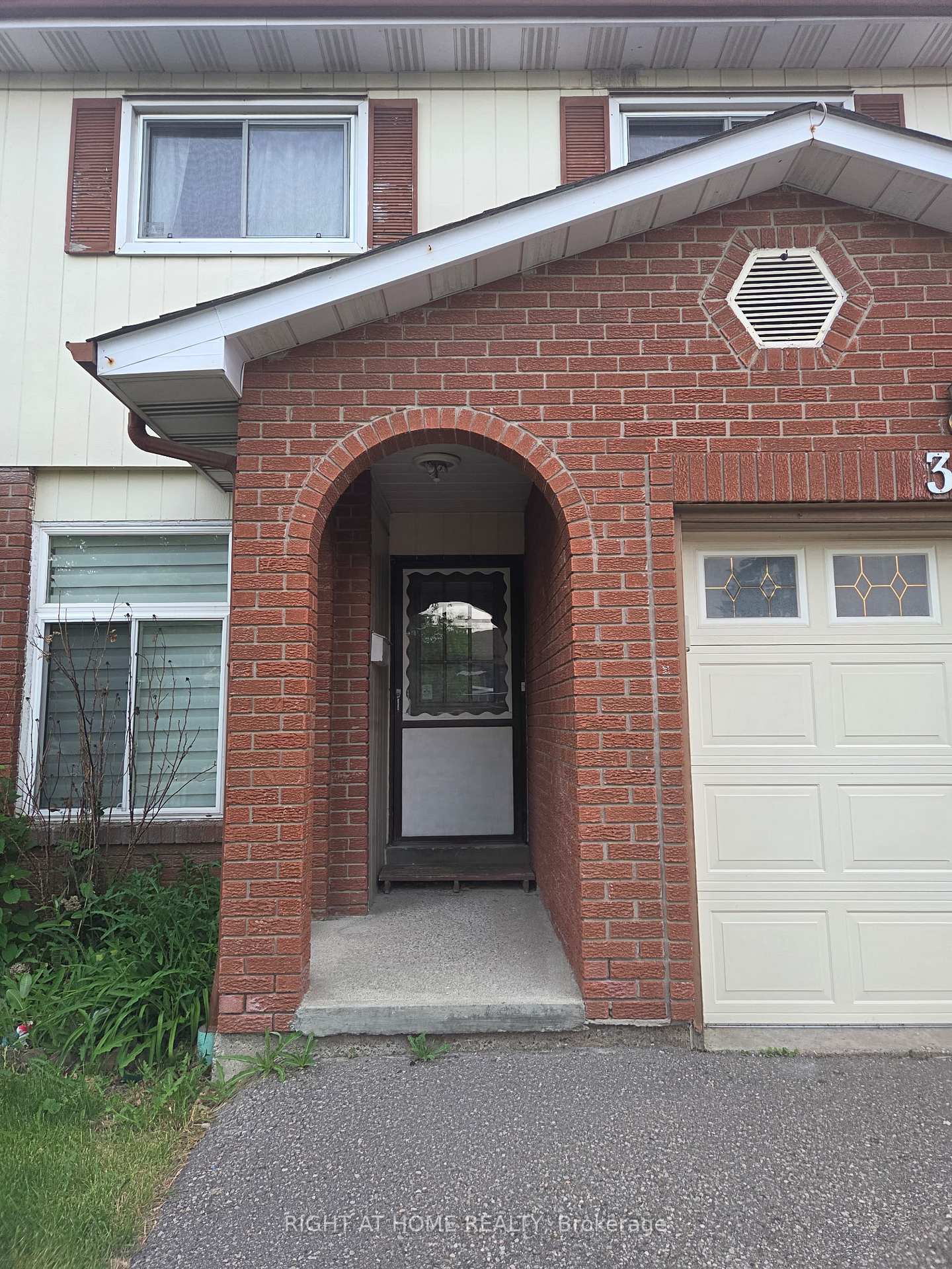 Photo 11 of 39 Hockley Path, Brampton, Madoc — HOMEH