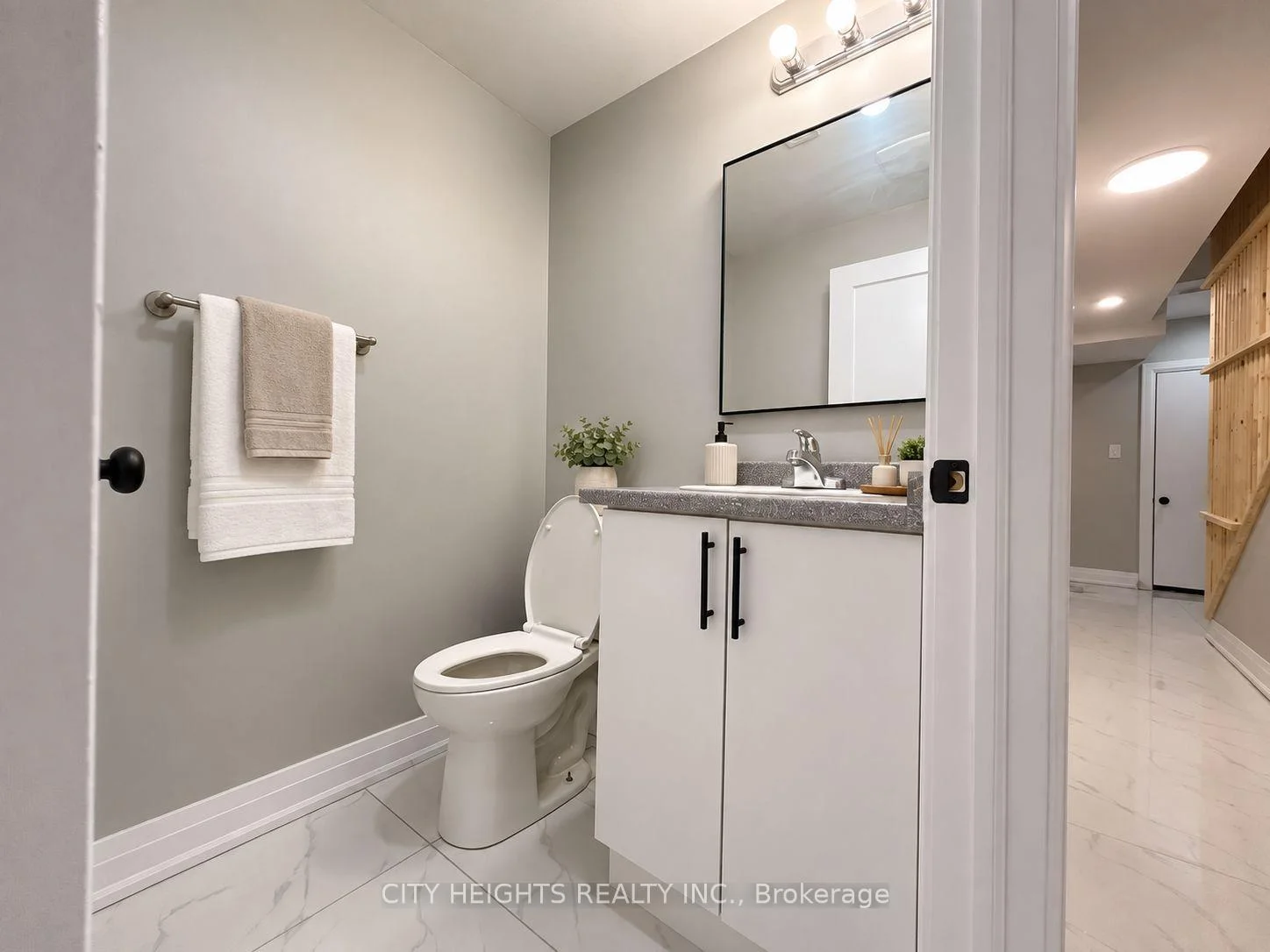 Photo 8 of Unit 2, 10 Robins Avenue, Hamilton, Crown Point — HOMEH