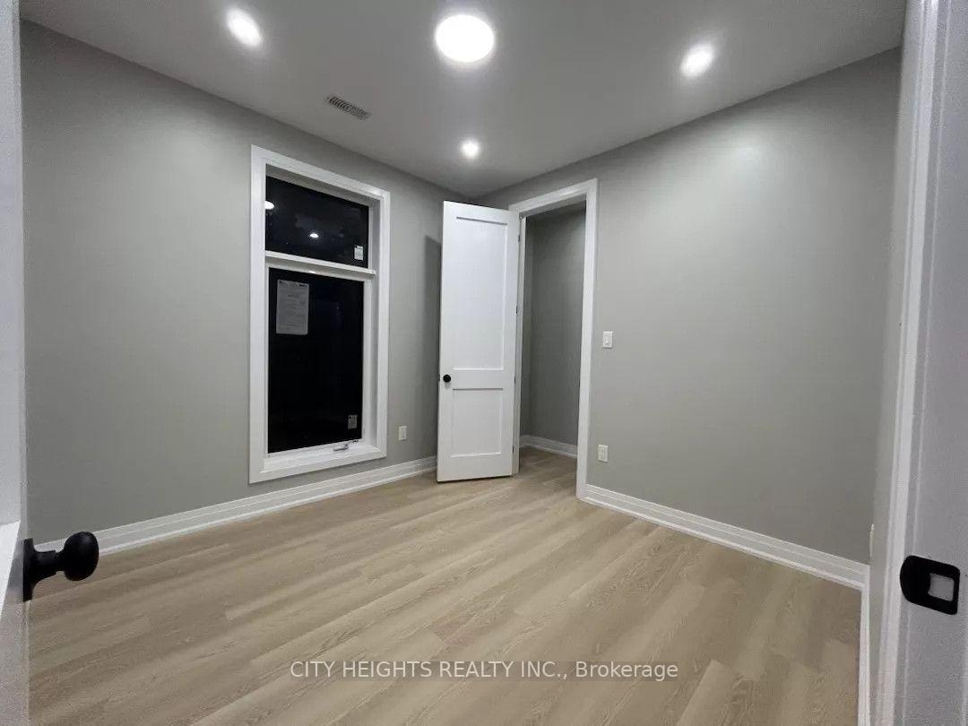 Photo 7 of Unit 3, 10 Robins Avenue, Hamilton, Crown Point — HOMEH